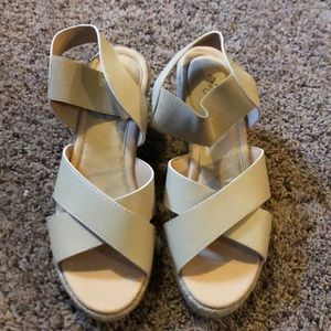 Wedge cross cross sandals